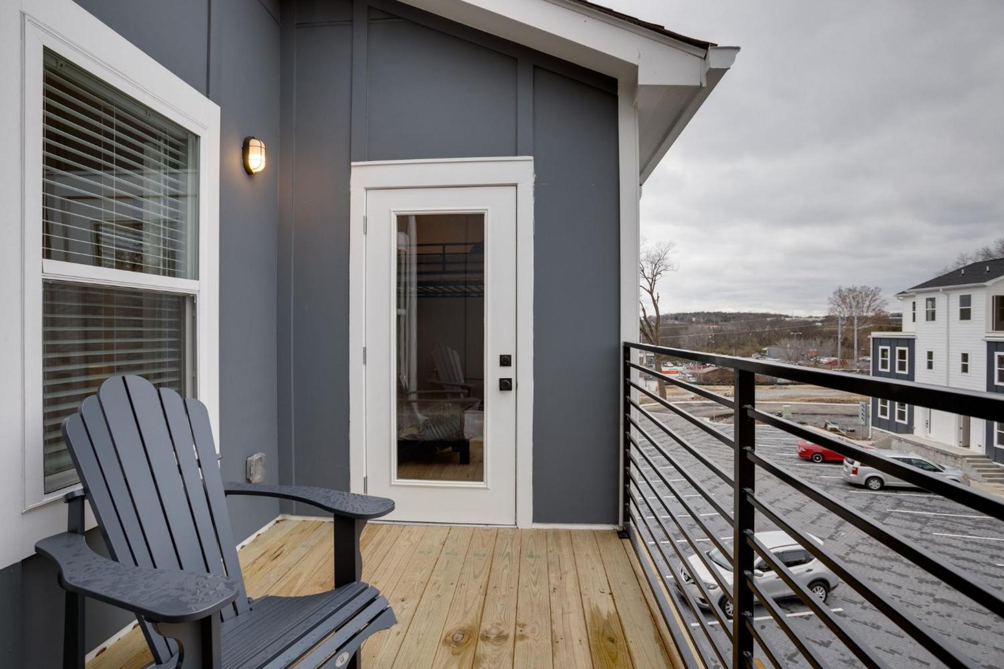 Modern Townhome, 10min To Downtown! 8min To Grand Ole Opry! Sleeps 8! Ferienhaus