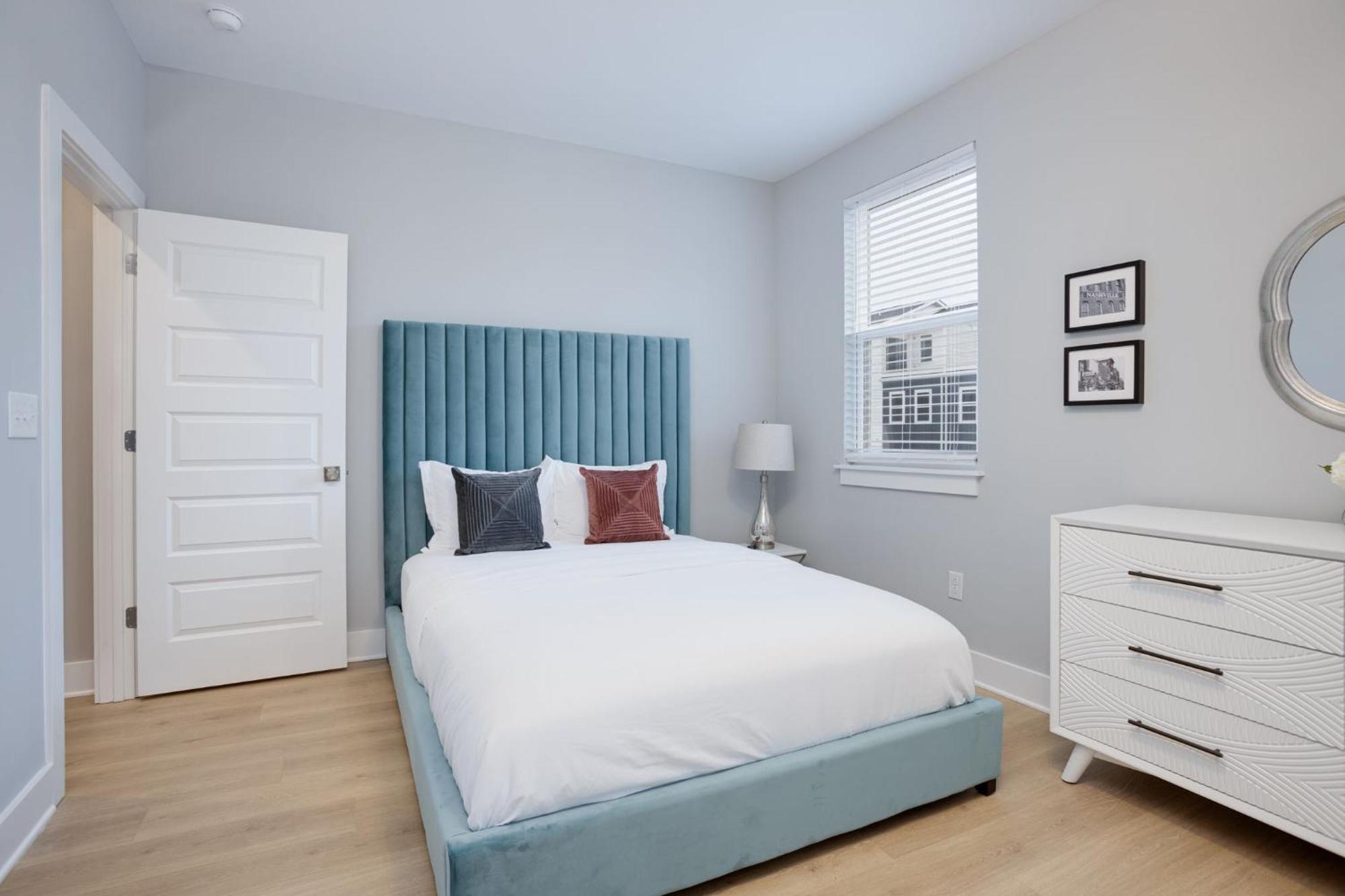 Modern Townhome, 10min To Downtown! 8min To Grand Ole Opry! Sleeps 8! Ferienhaus Nashville