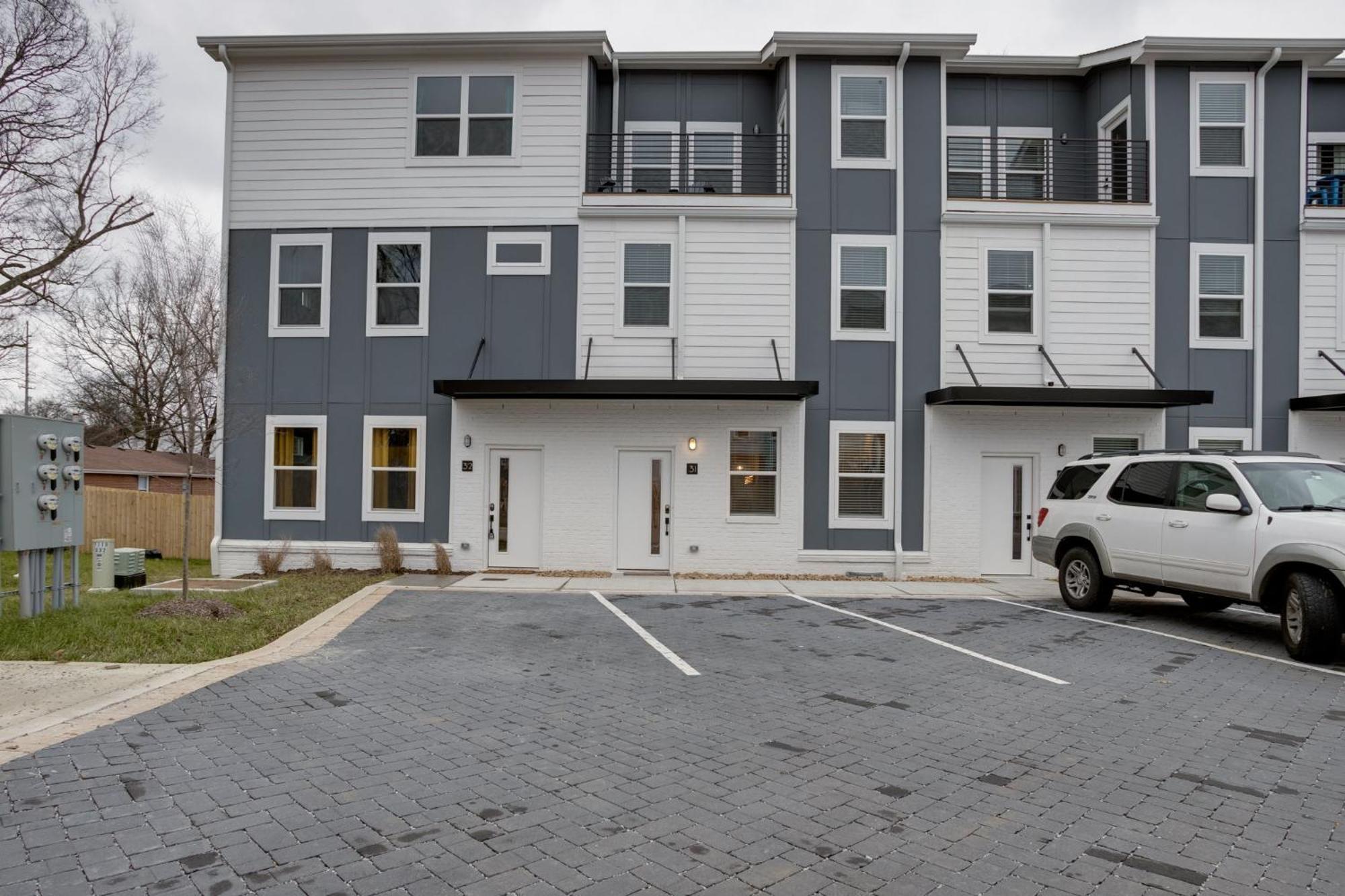 Ferienhaus Modern Townhome, 10min To Downtown! 8min To Grand Ole Opry! Sleeps 8! Nashville