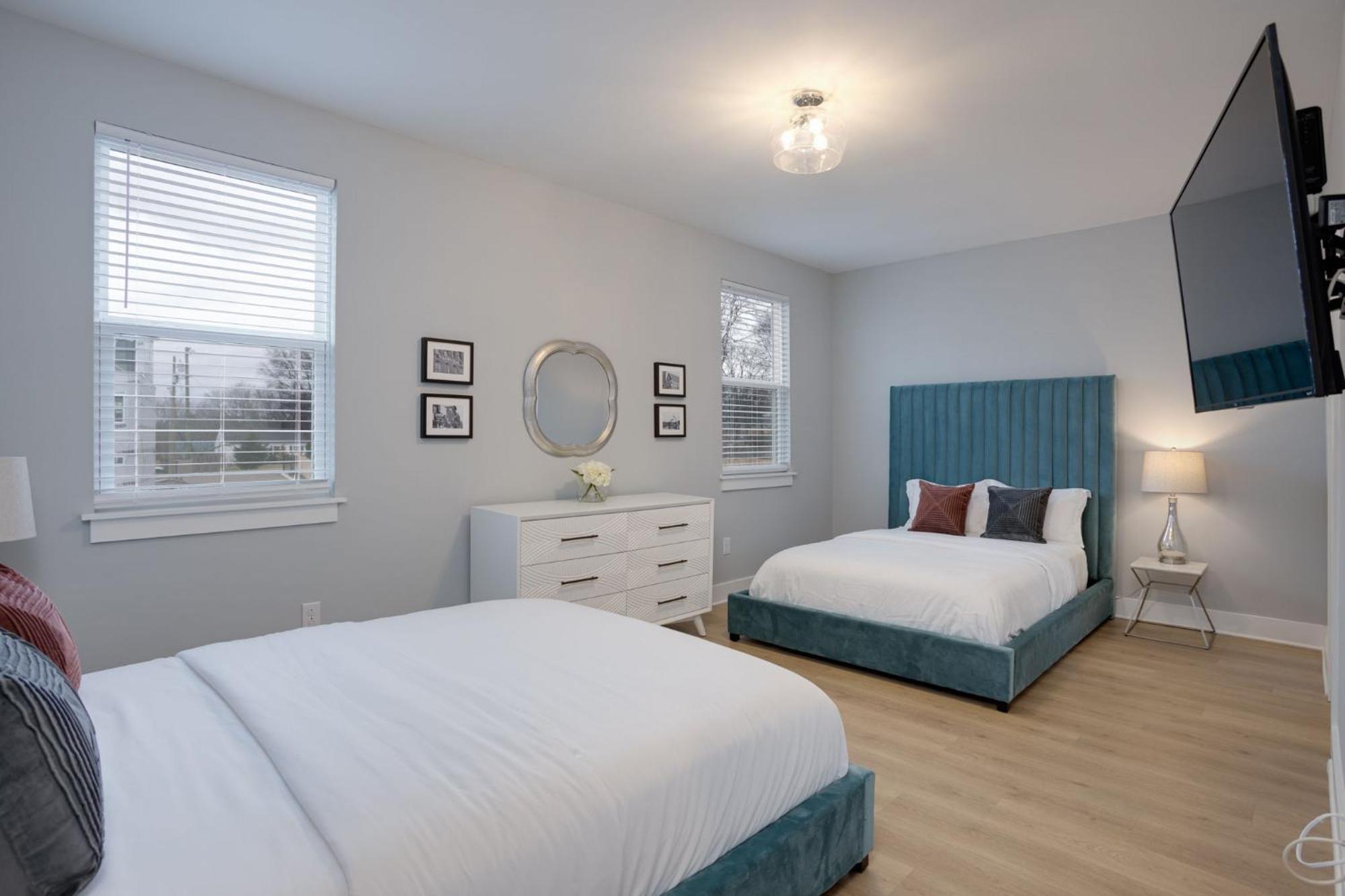 Modern Townhome, 10min To Downtown! 8min To Grand Ole Opry! Sleeps 8! Ferienhaus *