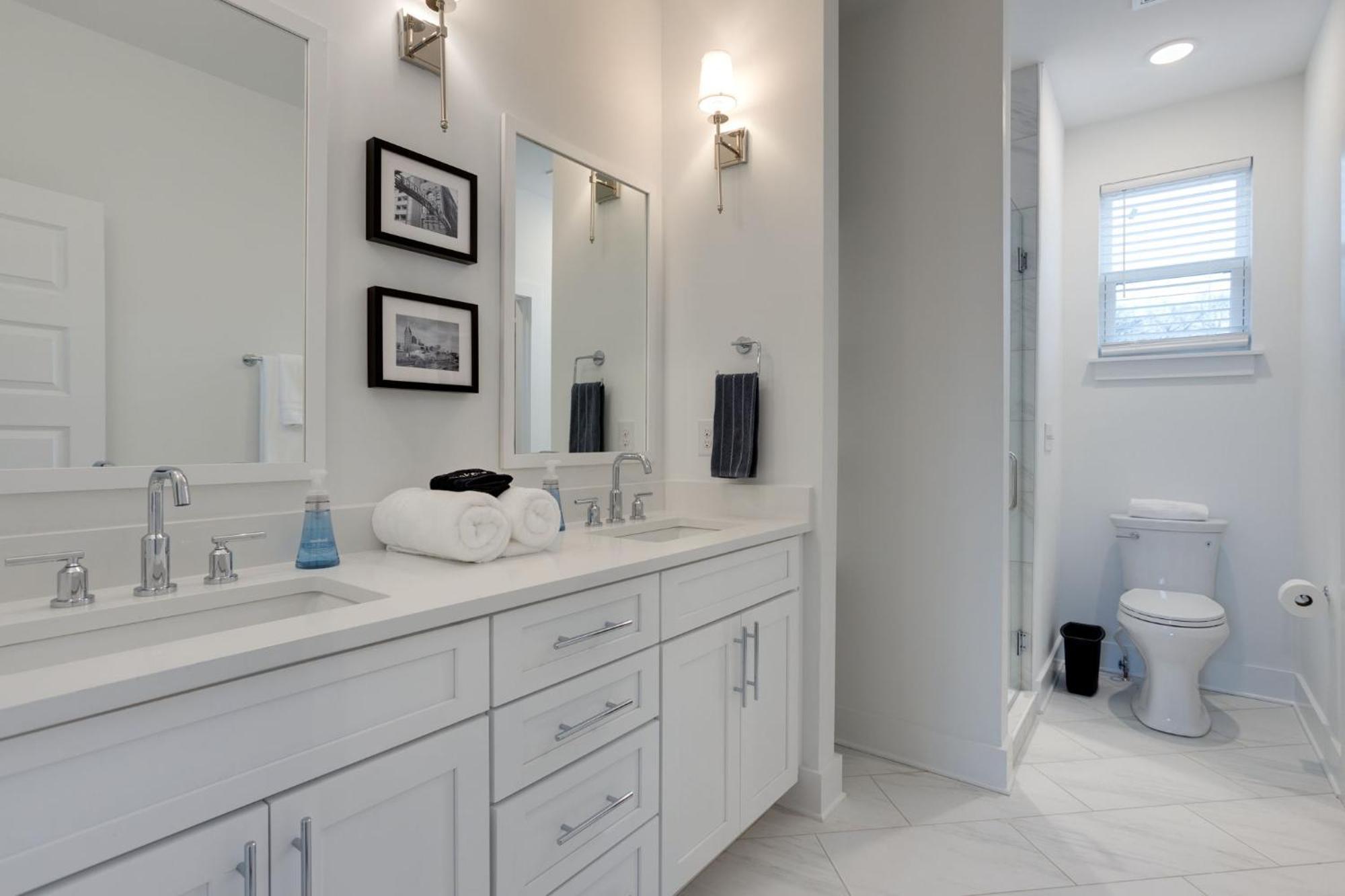 Ferienhaus Modern Townhome, 10min To Downtown! 8min To Grand Ole Opry! Sleeps 8! Nashville