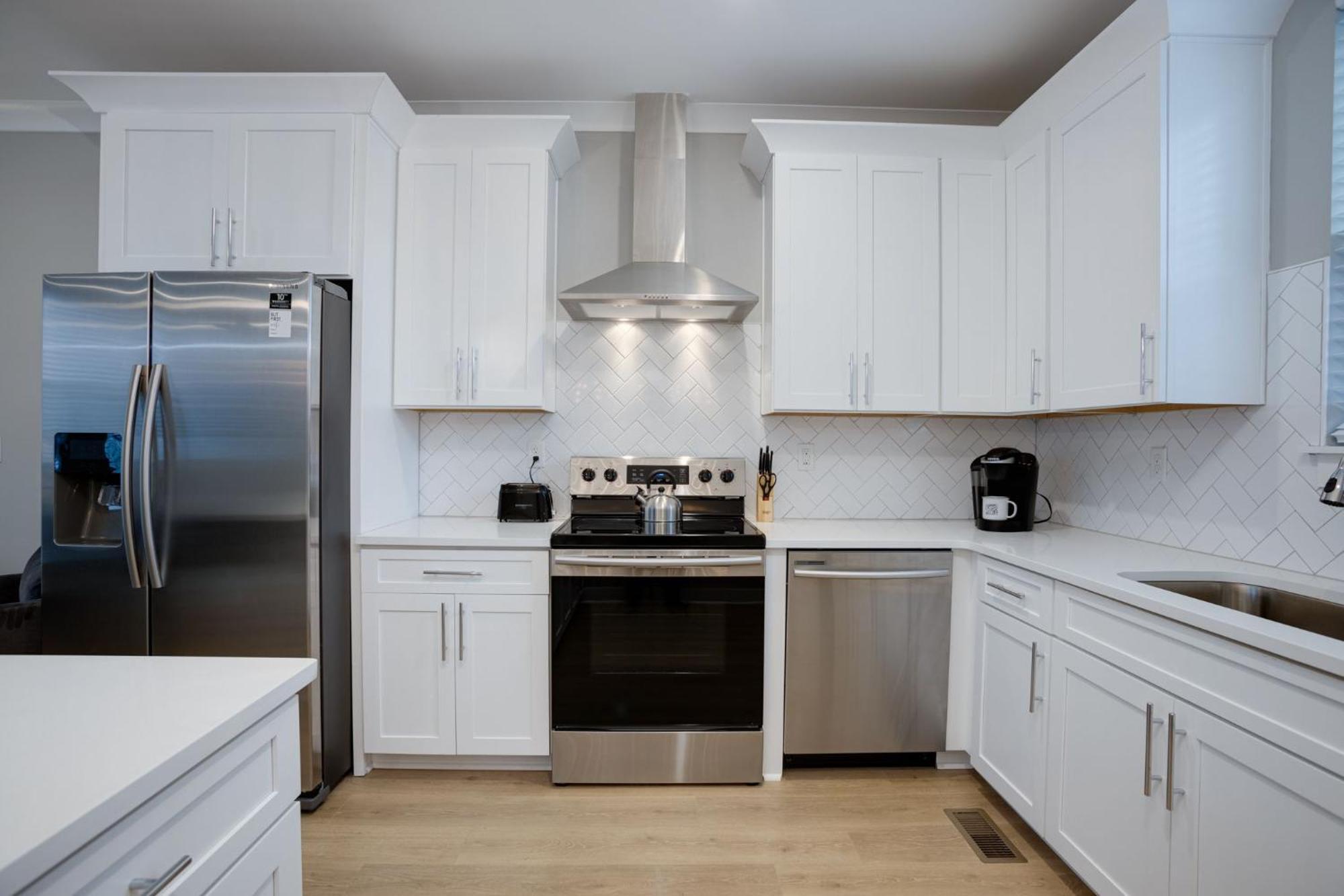 Ferienhaus Modern Townhome, 10min To Downtown! 8min To Grand Ole Opry! Sleeps 8! Nashville