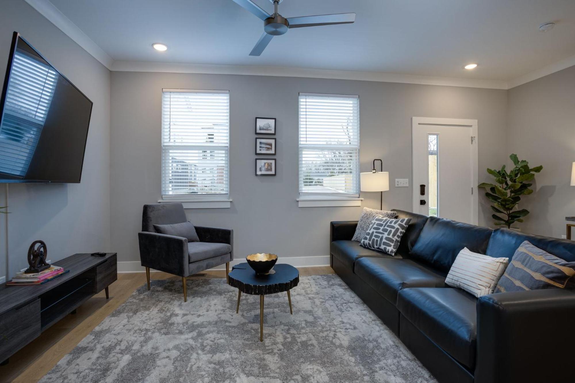 Modern Townhome, 10min To Downtown! 8min To Grand Ole Opry! Sleeps 8! * Nashville